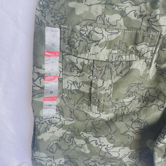 Carhartt Original Fit El Paso Cargo Camo Floral Print Shorts Womens NWT 10 - Picture 7 of 10